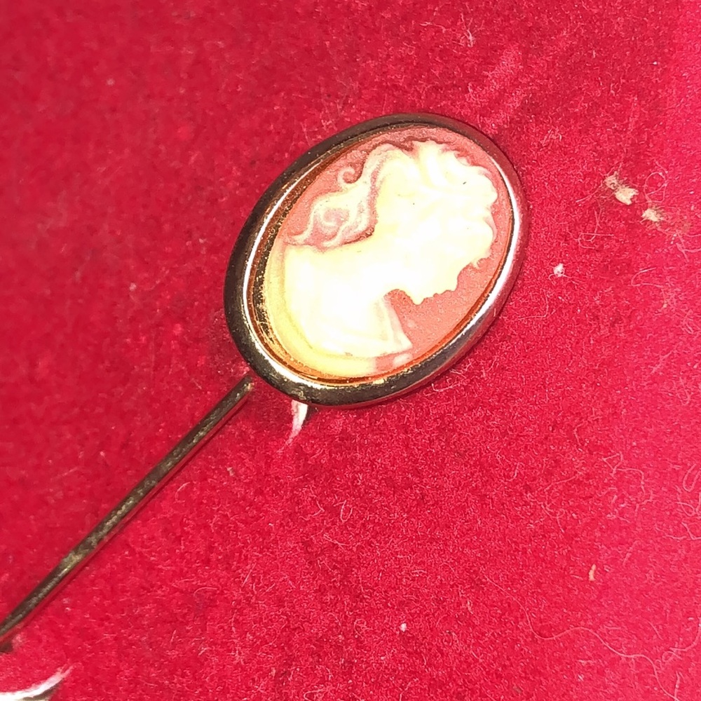 Vintage Gold Tone Cameo Stick Pin